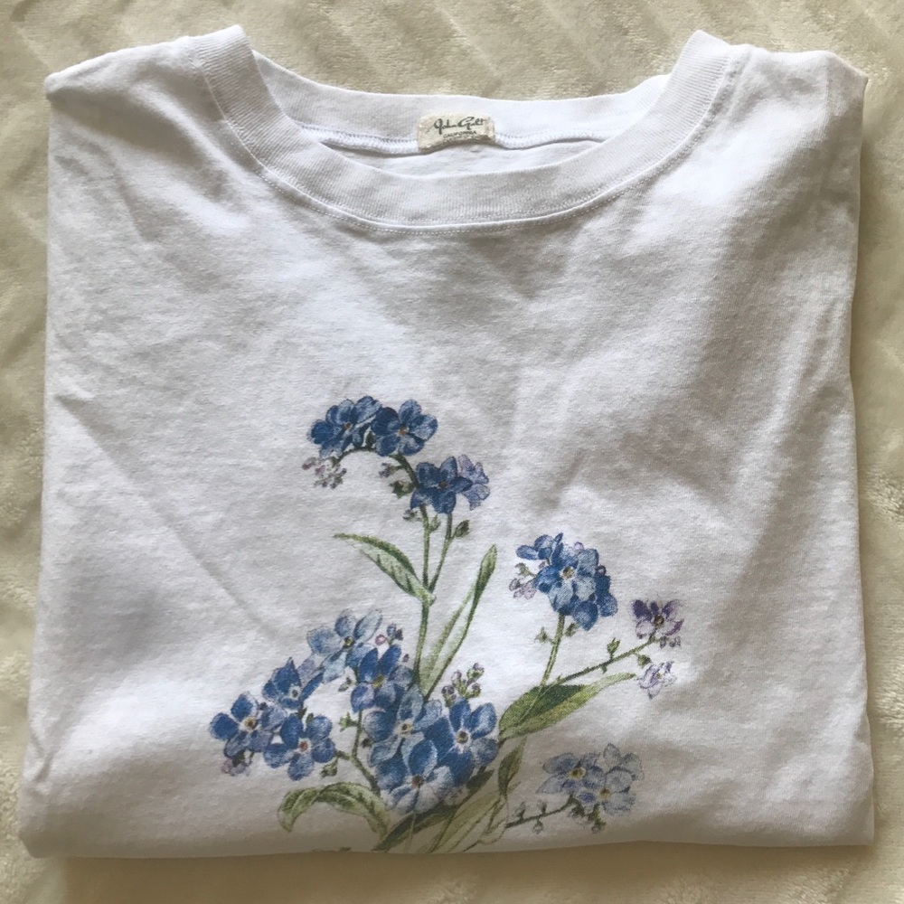 Brandy Melville Forget-Me-Not cropped t-shirt